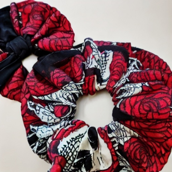NWT!! Skull and Roses Hair Accessories Scrunchie!!💖☠️🖤 - Picture 4 of 5